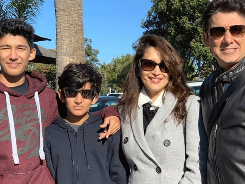  माधुरी दीक्षित म्हणाली,"मुलांना बागेत घेऊन जाणं, त्यांच्यासोबत खेळणं. माझे आई-वडिलदेखील माझ्यासोबत राहत होते. भाऊ आणि बहीणदेखील अमेरिकेत राहत होते. डॉ. श्रीराम नेणे यांचे कुटुंबियदेखील तिथेच राहत होते. पण आई-वडिलांचं वय वाढत असल्याने त्यांची भारतात येण्याची इच्छा होती. माझ्या संपूर्ण आयुष्यात आणि करिअरमध्ये आई-वडिल माझ्यासोबत होते. त्यामुळे मला त्यांना सोडायचं नव्हतं".