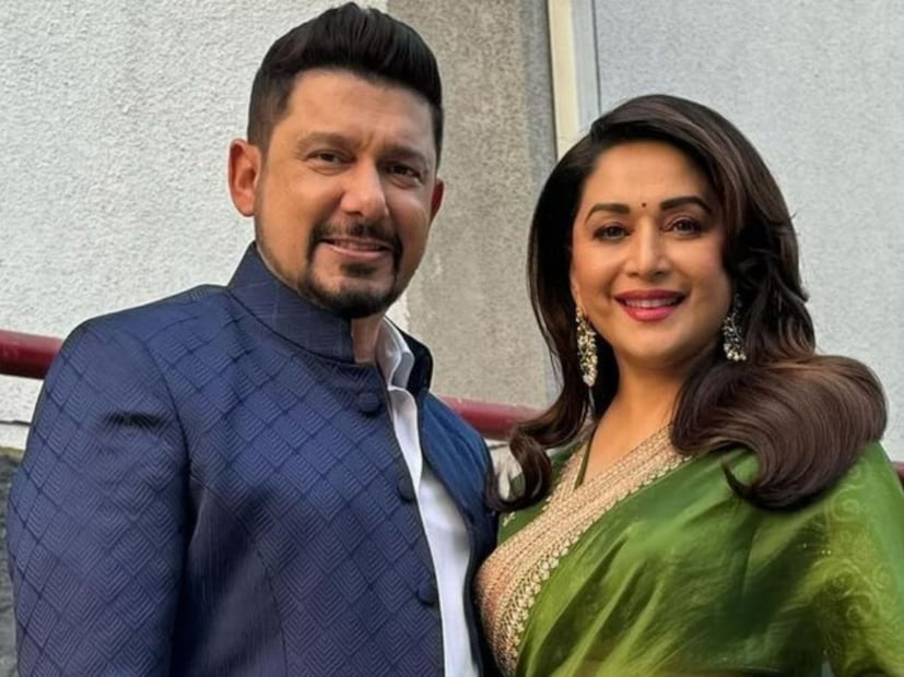  माधुरी दीक्षित पुढे म्हणाली,"दुसरं कारण म्हणजे माझं काम. कारण शूटिंगनिमित्ताने मी भारतात येत होते. शूटिंग झालं की पुन्हा अमेरिकेत जात होते. डॉ. श्रीराम नेणे यांनादेखील भारतात येऊन आपल्या देशातील रुग्णांची सेवा करायची होती. या सर्व गोष्टींमुळे आम्ही पुन्हा भारतात येण्याचा निर्णय घेतला".