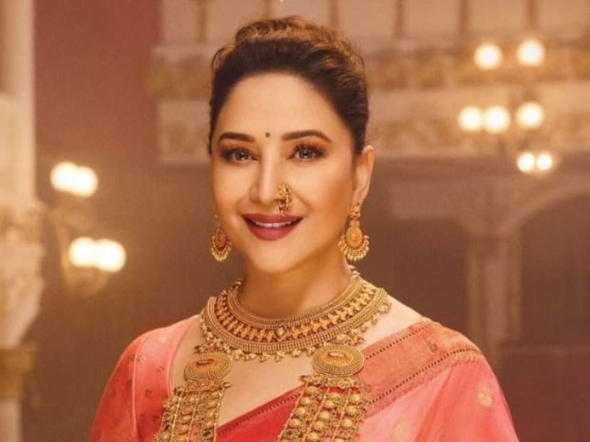  माधुरी दीक्षित हिंदी-मराठी मनोरंजनसृष्टीतील लोकप्रिय अभिनेत्री आहे. 'धक धक गर्ल' म्हणून ती ओळखली जाते. दिल, बेटा, हम आपके है कौन, दिल तो पागल है, अशा अनेक चित्रपटांत माधुरीच्या दमदार अभिनयाची झलक पाहायला मिळाली आहे. अभिनय आणि नृत्याने माधुरीने चाहत्यांना वेड लावलं आहे. पण बॉलिवूड गाजवणारी माधुरी दीक्षित सध्या तरी राजकारणापासून दूर असल्याचं स्पष्ट होत आहे.