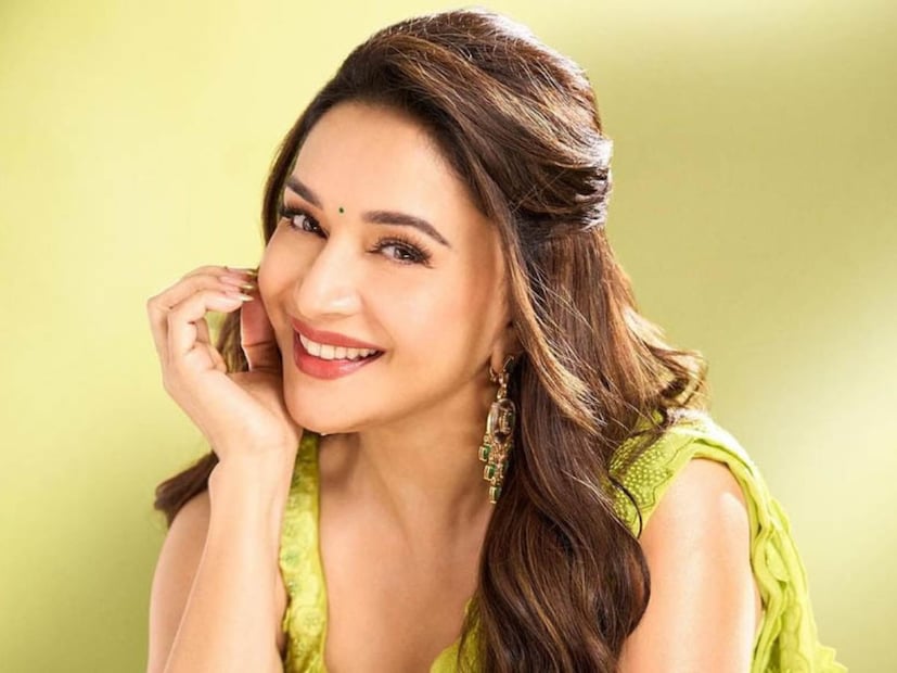  माधुरीला लोकांशी बोलायला खूप आवडतं. त्यांच्या आयुष्याबद्दल जाणून घ्यायला आवडतं. त्यामुळे ती काय आहे? कोण आहे? या गोष्टींचा तिला फारसा फरक पडत नाही.