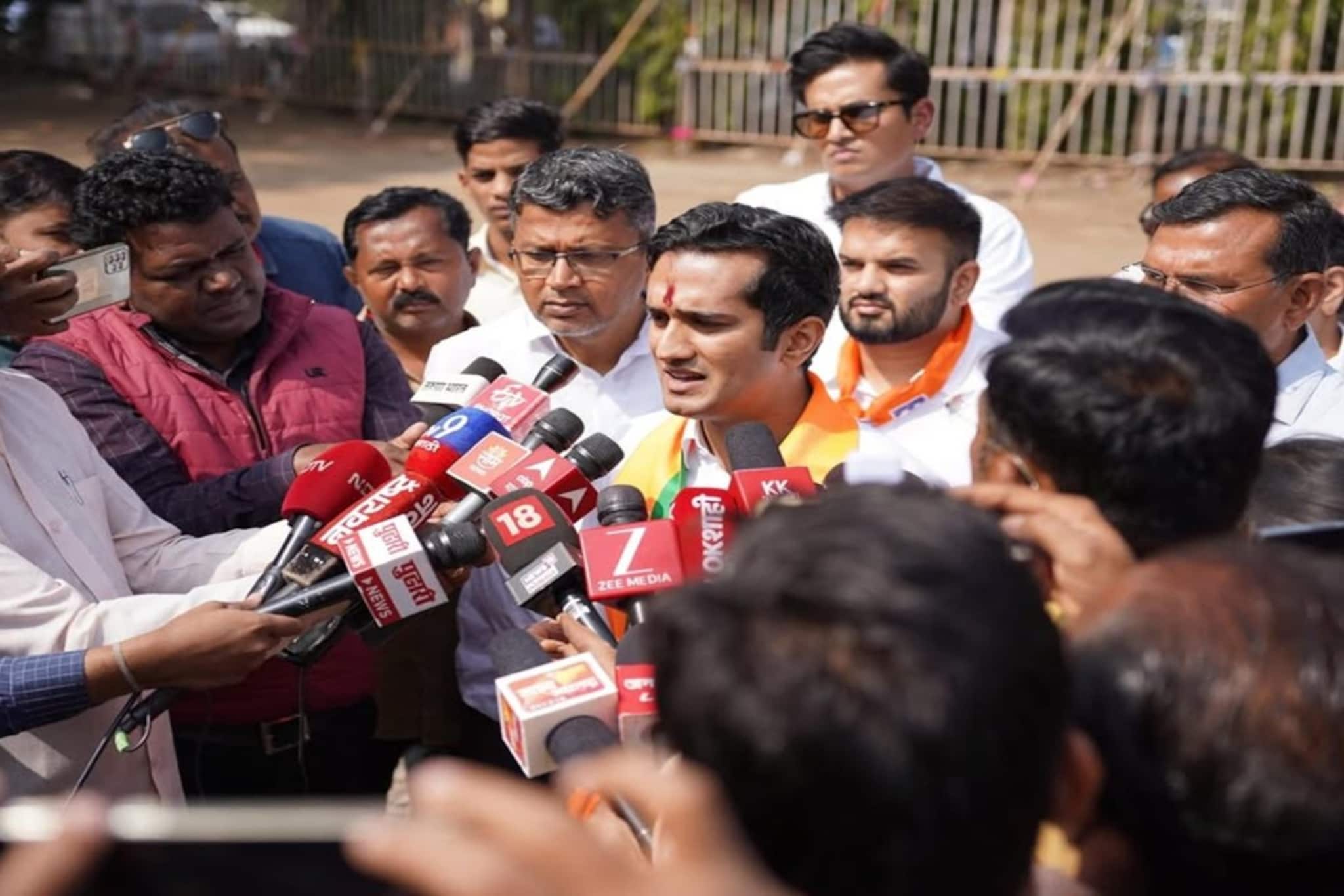 लाखो फॉलोअर्स असूनही कृष्णराज महाडिक यांनी तडका फडकी का घेतली माघार?