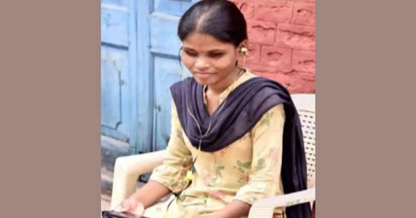 दृष्टिहीन असूनही माला यांनी शिक्षणाची कास सोडली नाही. त्यांना शिक्षणाबद्दल तीव्र ओढ होती आणि याच शिक्षणाला त्यांनी आपल्या अंधारलेल्या आयुष्याला प्रकाश देणारी मेणबत्ती ठरेल हा विश्वास होता. त्यांनी अमरावती येथील डॉ. नरेंद्र भिवापूरकर अंध विद्यालयातून १० वी आणि १२ वीची परीक्षा उत्तीर्ण केली.