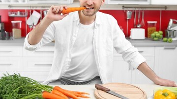 दररोज गाजर खायचा BF, वैतागली GF; नंतर समजलं असं विचित्र कारण विश्वासच बसेना