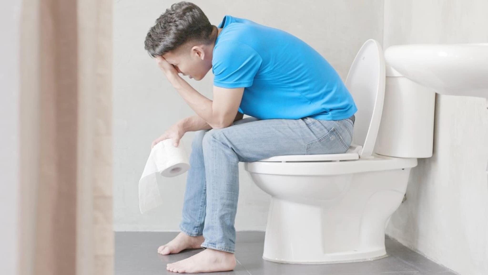 आयुष्यभर तुम्ही चुकीच्या पद्धतीने करताय पॉटी; पोटाच्या डॉक्टरांनी सांगितली योग्य पद्धत