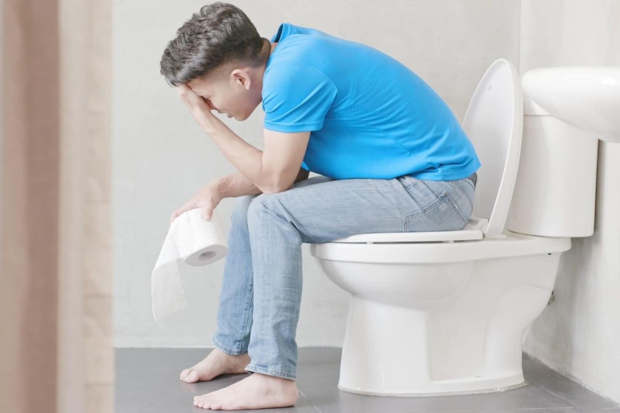 आयुष्यभर चुकीच्या पद्धतीने करताय पॉटी; पोटाच्या डॉक्टरांनी सांगितली योग्य पद्धत आयुष्यभर चुकीच्या पद्धतीने करताय पॉटी; पोटाच्या डॉक्टरांनी सांगितली योग्य पद्धत