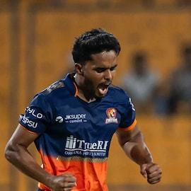 ट्रक ड्रायव्हरचा मुलगा 2 तासांत करोडपती; RCB कडून IPL गाजवणार ट्रक ड्रायव्हरचा मुलगा 2 तासांत करोडपती; RCB कडून IPL गाजवणार