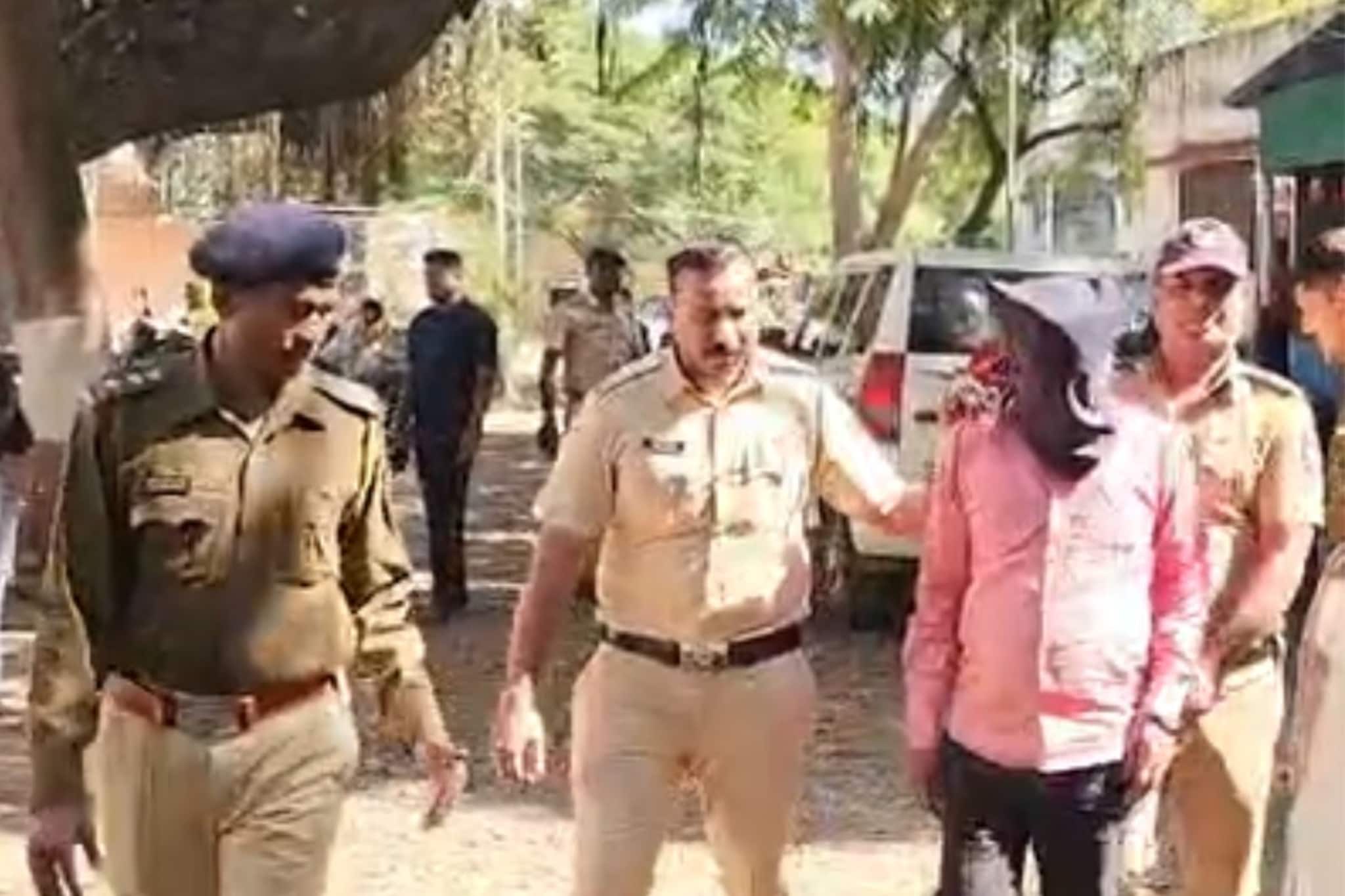 आधी जवळ घेतलं नंतर... 64 वर्षीय लॉन्ड्रीवाल्याचं मुलासोबत नको ते कृत्य