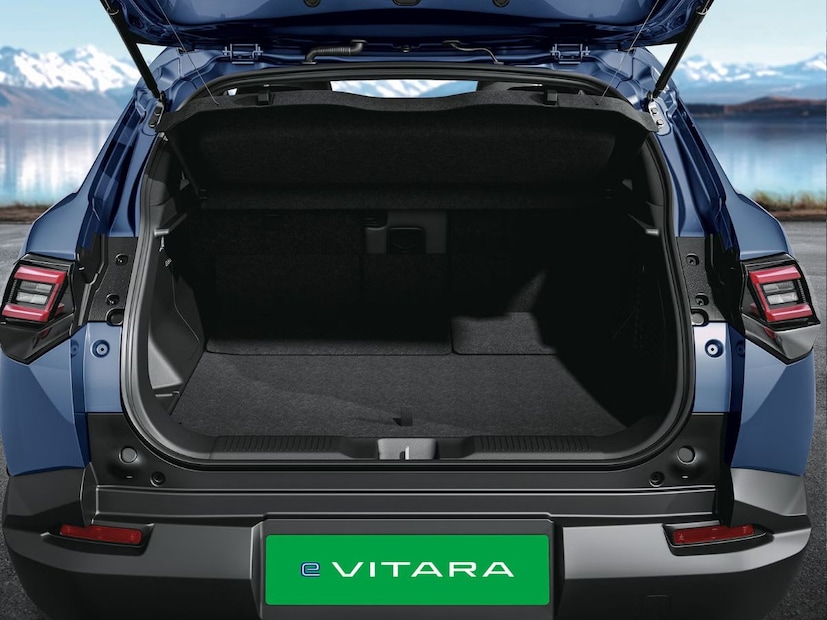 e Vitara 2025 ची किंमत अद्याप कंपनीने जाहीर केली नाही. पण आता उद्या २ डिसेंबरला  e Vitara 2025 अधिकृतरित्या लाँच होत आहे. तरीही या एसयूव्ही किंमत ही २० लाख ते २५ लाखांच्या किंमतीदरम्यान असण्याची शक्यता आहे. 