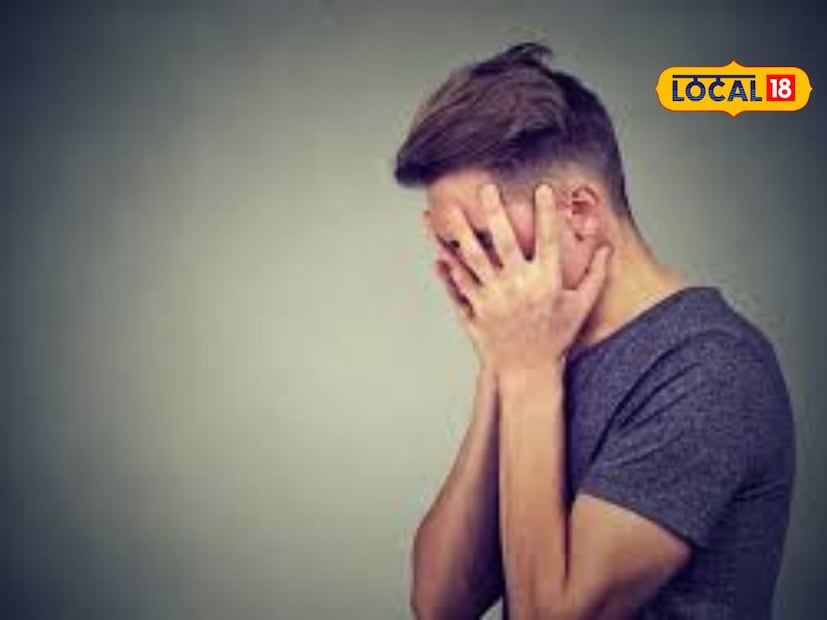 मानसिक आरोग्य तज्ज्ञ गायत्री सहस्रबुद्धे सांगतात, स्त्रियांच्या तुलनेत पुरुष भावना व्यक्त करण्यात कमी पडतात. लहानपणापासूनच त्यांना पुरुष रडत नाही, कमजोरी दाखवायची नसते असे शिकवले जाते. त्यामुळे दुःख, ताण किंवा वेदना मनातच दाबून ठेवण्याची सवय तयार होते. ही घुसमट दीर्घकाळ वाढत गेली की आत्महत्येसारखा टोकाचा निर्णय घेतला जातो.