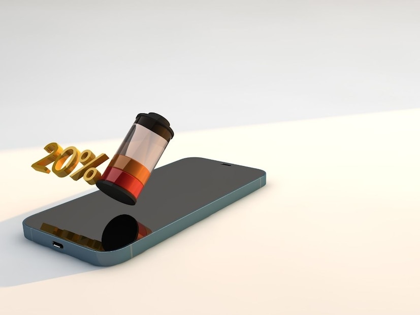 पूर्ण 0% आणि 100% या दोन्ही मर्यादा बॅटरीसाठी खराब असतात. 20%–80% हा सर्वात हेल्दी चार्ज रेंज आहे. म्हणूनच कंपन्या फोनला पूर्ण 0% होऊ देत नाहीत.