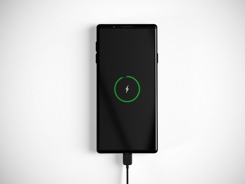 हे भाग चार्जर जोडला आहे का ते तपासणं, बॅटरीचं तापमान तपासणं,  बॅटरी फुगत आहे का हे पाहणं, चार्जिंगचा व्होल्टेज किती आहे हे पाहणं, स्क्रीनवर आयकॉन दाखवणं हे काम करतात.  म्हणूनच फोन ऑफ दिसत असला तरी त्याची चार्जिंग सिस्टम बॅकग्राऊंडमध्ये जिवंत असते.