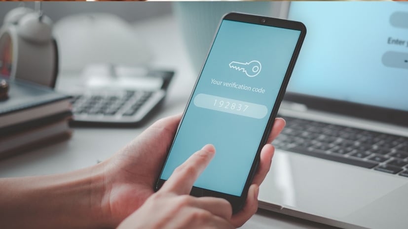 अनेक अ&#x200d;ॅप्स OTP टाकण्याचा स्क्रीन उघडला की क्लिपबोर्डमधील डेटा तपासतात. जर तिथं 4, 6 किंवा 8 अंकी नंबर आढळला, तर अ&#x200d;ॅपला समजतं की हा OTP असू शकतो आणि तो आपोआप OTP बॉक्समध्ये भरला जातो.