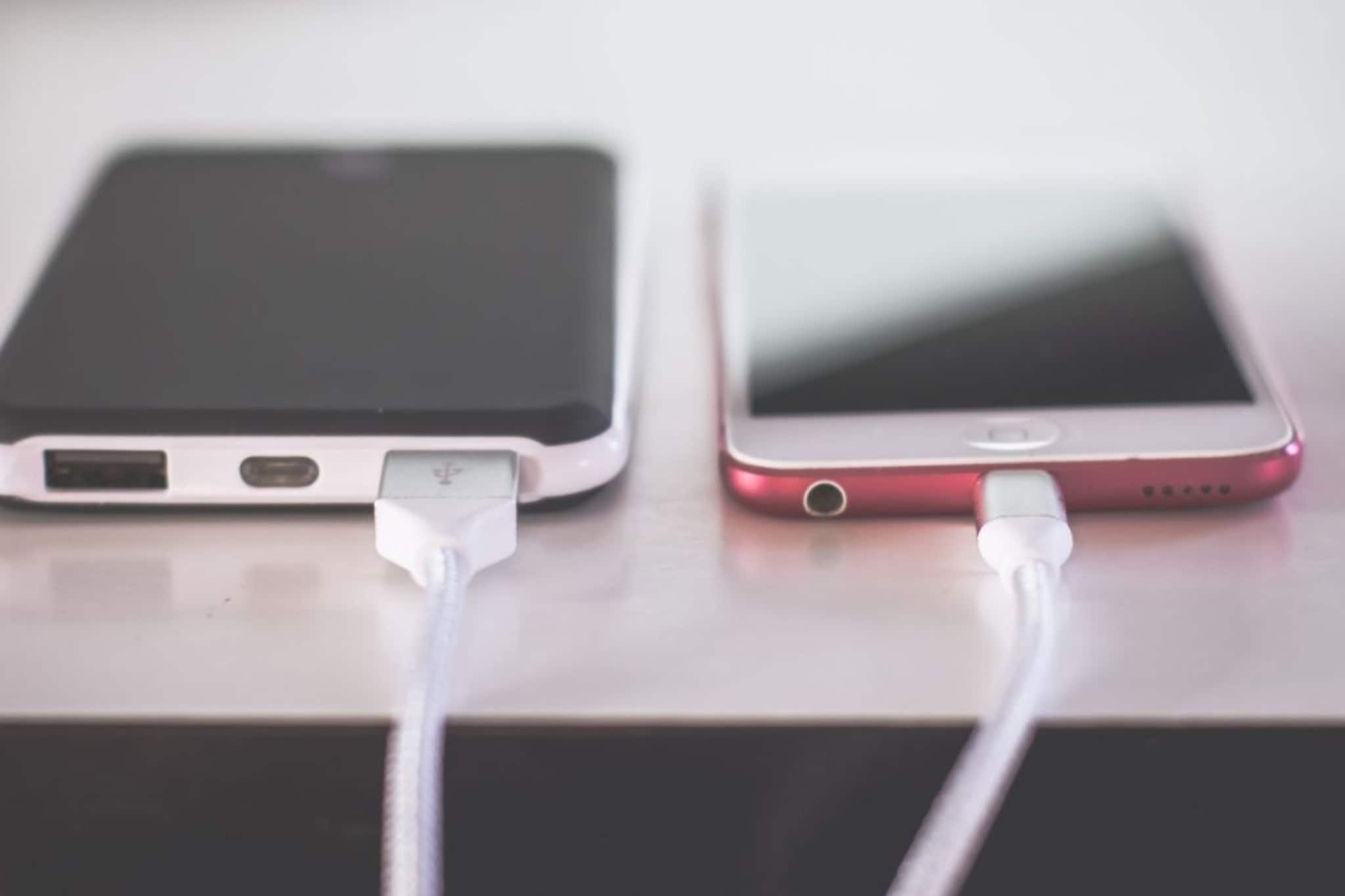 मोबाईल बंद करून चार्जिंग केल्यावर फोन जास्त वेगाने चार्ज होतो का? मोबाईल बंद करून चार्जिंग केल्यावर फोन जास्त वेगाने चार्ज होतो का?