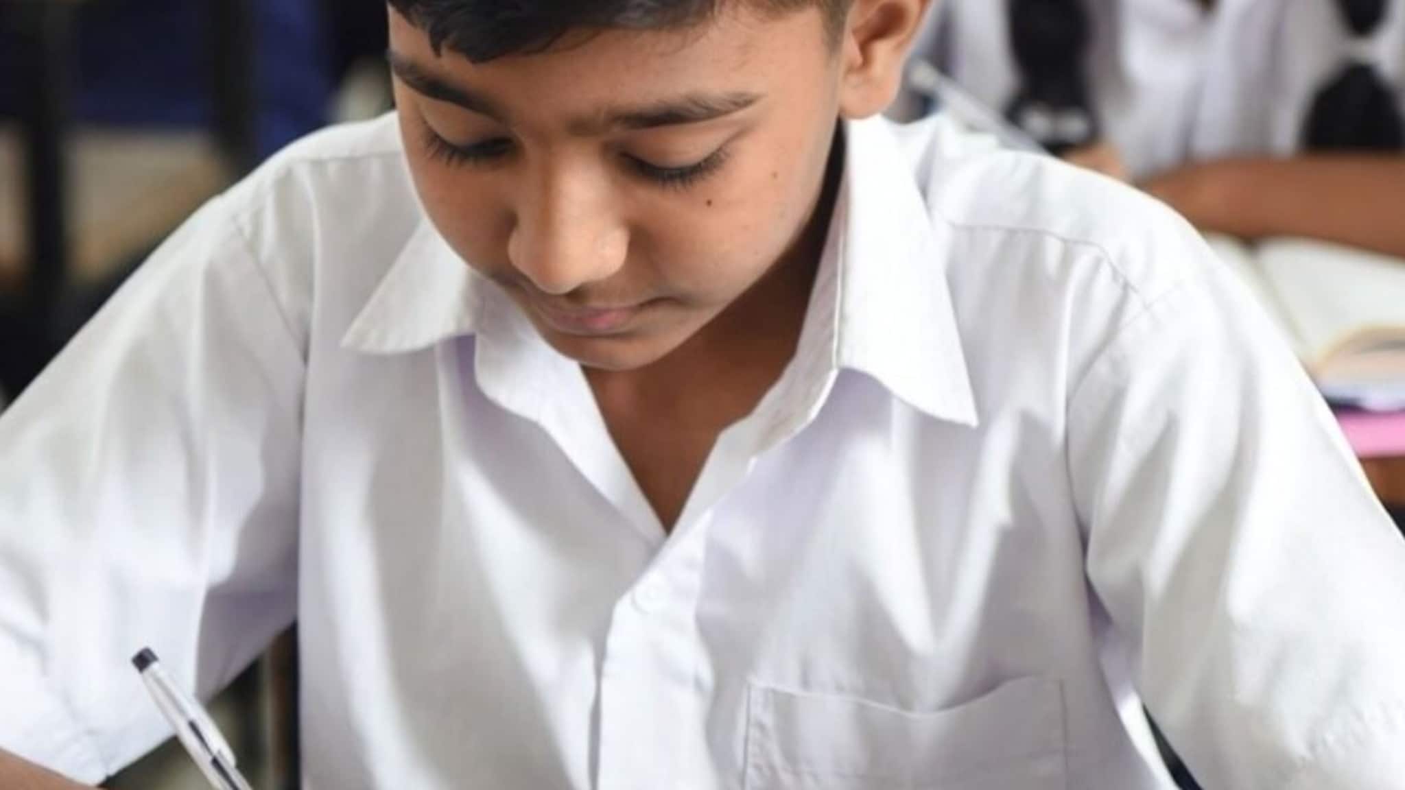 Heart Attack : पेपर संपला आणि सोबत आयुष्यही! सहावीच्या मुलाचा हार्ट अटॅकमुळे वर्गातच मृत्यू