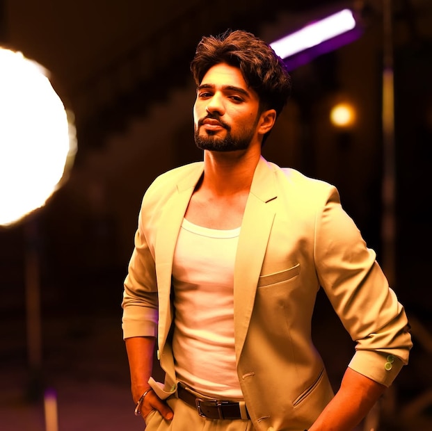 जीशानची कुमकुम भाग्य ही मालिका खूप लोकप्रिय होती. आर्यन खन्ना ही भूमिका त्याने साकारली होती. 2019 ते 2021 मध्ये तो एकता कपूरच्या नागिन 6 मध्ये दिसला होता. त्यानंतर लॉकअप आणि बिग बॉस OTT सीझन 1 मध्येही त्याने धम्माल उडवून दिली होती. 