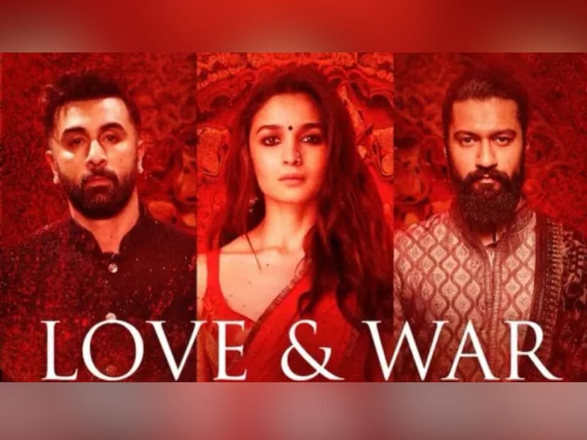  लव्ह अँड वॉर (Love And War) : संजय लीला भन्साळी यांच्या 'लव्ह अँड वॉर' या चित्रपटात पहिल्यांदाच विकी कौशल, रणबीर कपूर आणि आलिया भट्ट झळकणार आहेत. युद्धाच्या पार्श्वभूमीवर आधारित हा चित्रपटात एक लव्ह ट्रँगलदेखील पाहायला मिळेल. 15 ऑगस्ट 2026 रोजी हा चित्रपट थिएटरमध्ये रिलीज होऊ शकतो.