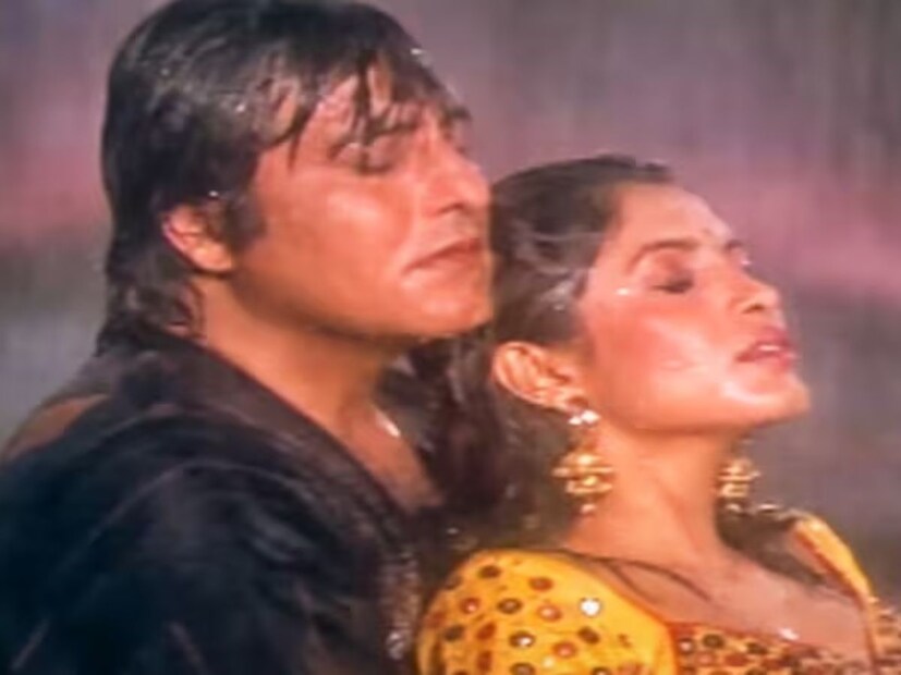  गाण्यात विनोद खन्ना पावसात भिजत राम्याला किस करतात आणि नंतर तिच्या ब्लाउजची लेस सोडतात. या गाण्यात अनेक बोल्ड सीन आहेत. या गाण्याला लता मंगेशकरांनी आवाज दिला होता. आज राम्या कृष्णन आपल्या दमदार अभिनयासाठी ओळखली जाते. पण तरी तिच्या चाहत्यांना तिचा तो जुना ग्लॅमरस अंदाज अजूनही विसरता येत नाही.