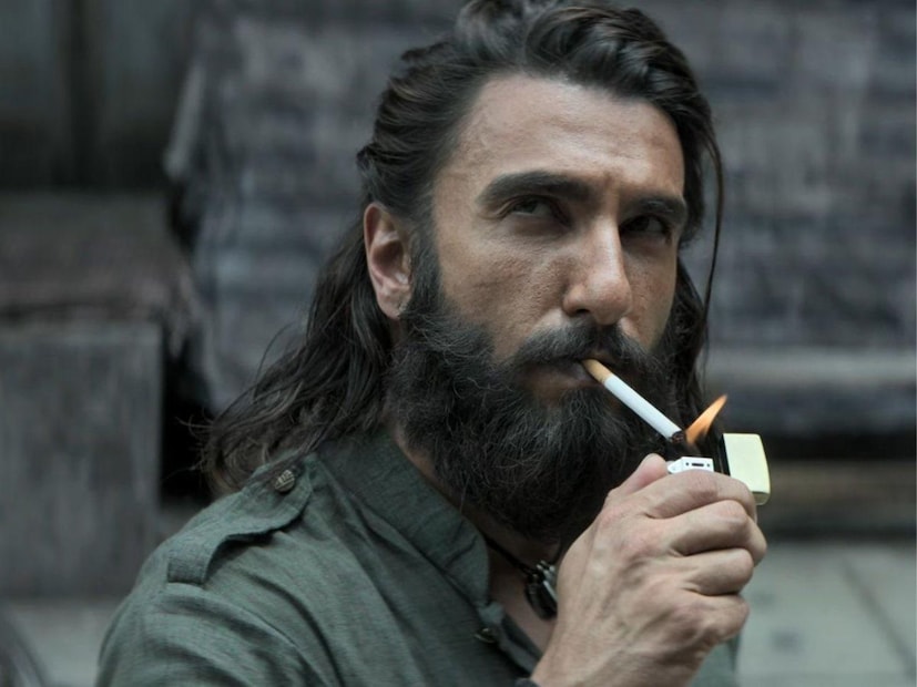  लहान मुलं, तरुण मंडळी, वयस्कर मंडळी अशा प्रत्येक वयोगटातील मंडळींना डिसेंबर महिन्यात रिलीज होणारे चित्रपट पाहायला मिळणार आहेत. लेकीच्या जन्मानंतर रणबीर सिंहने 'धुरंधर' या चित्रपटाच्या माध्यमातून जोरदार कमबॅक केलं आहे. आदित्य धर दिग्दर्शित या स्पाय अॅक्शन, ड्रामामध्ये संजय दत्त, अर्जुन रामपाल, अक्षय खन्ना, सारा अर्जुन आणि राकेश बेदी हे कलाकार महत्त्वाच्या भूमिकेत आहेत.