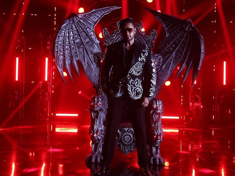  'द डेविल' (The Devil) असं या साऊथ फिल्मचं नाव आहे. कन्नड सुपरस्टार दर्शन थुगुदीपा (Kannada Star Darshan) या चित्रपटात मुख्य भूमिकेत आहे. या चित्रपटात दर्शनचा अॅक्शन अवतार पाहायला मिळत आहे. 'द डेविल' या चित्रपटात सुपरस्टार दर्शन एका गँगस्टरच्या भूमिकेत आहे. 55 कोटी रुपयांच्या बजेटमध्ये या चित्रपटाची निर्मिती करण्यात आली होती.