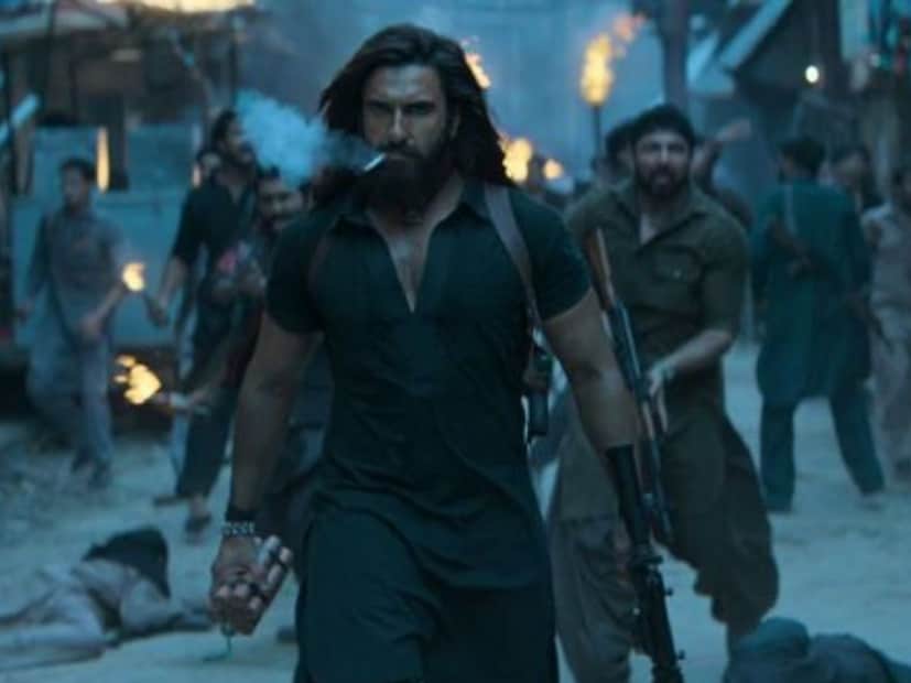  'धुरंधर' या चित्रपटाने रिलीजच्या पहिल्या दिवशी 27 कोटी रुपयांची कमाई केली आहे. रेकॉर्डब्रेक कमाई करत हा चित्रपट वर्षाचा शेवट दणक्यात करेल, असं म्हटलं जात आहे. 5 डिसेंबर 2025 रोजी रिलीज झालेला हा चित्रपट लवकरच नेटफ्लिक्स या ओटीटी प्लॅटफॉर्मवर रिलीज होणार आहे.