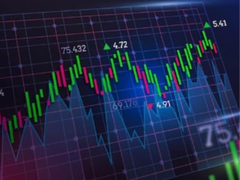 12 वर्षांत 1 लाख रुपयांचे 81 लाख!2013 मध्ये एखाद्या गुंतवणूकदाराने कंपनीचे 1 लाखांचे शेअर्स घेतले असते तर त्यासाठी 444 शेअर्स मिळाले असते, तर आज त्यांची किंमत 81.20 लाख झाली असती. हे दीर्घकालीन गुंतवणुकीचे आणि योग्य निर्णयाचे अचूक उदाहरण ठरते, ज्याला 'वेल्थ मल्टिप्लायर इफेक्ट' म्हणतात.