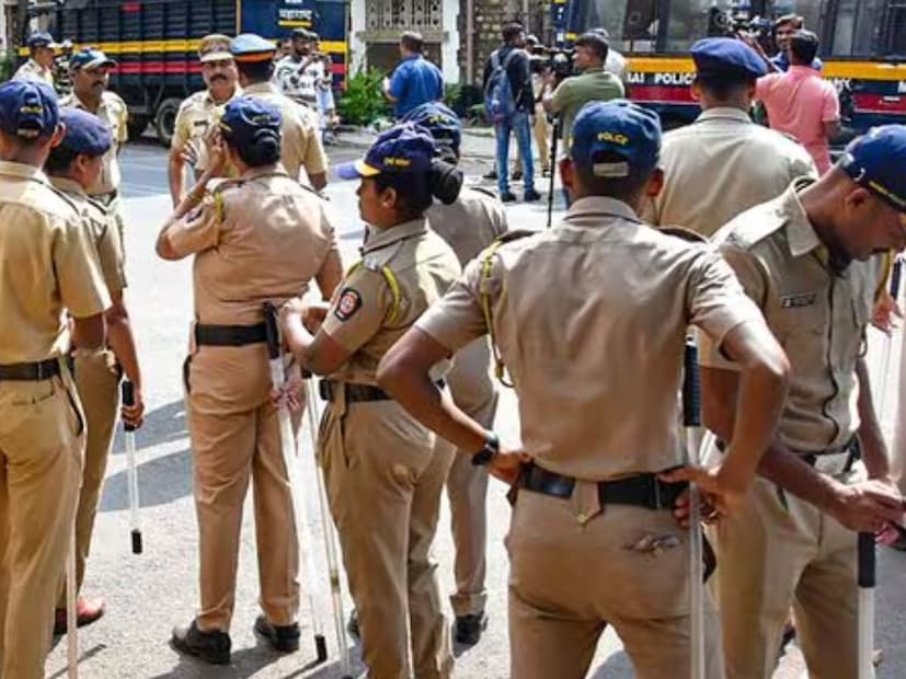 तक्रारीनुसार व्यवसायिक महिलेला बैठकीच्या बहाण्याने कार्यालयात बोलावले. तेथे तिच्यावर छळ करण्यात आला आणि बंदुकीच्या जोरावर कपडे काढण्यास भाग पाडले. आरोपींनी तिच्यावर शिवीगाळ केली, तिचे नग्न फोटो आणि व्हिडिओ रेकॉर्ड केले आणि ही माहिती इतरांना दिल्यास ते सर्व सार्वजनिक करण्याची धमकी दिली.