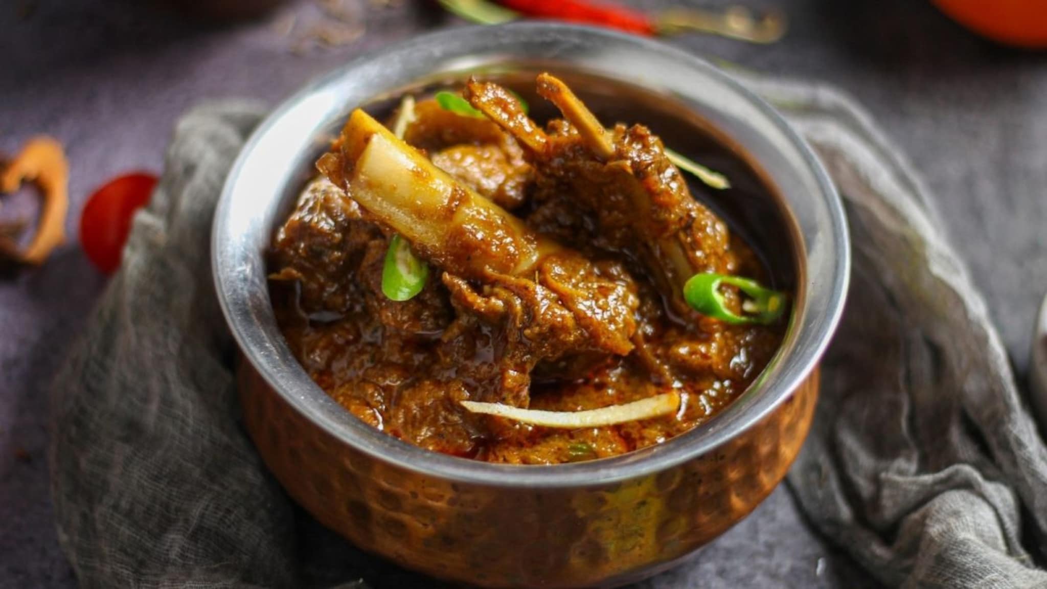 Mutton : दुकानात सहज मागता मटण चाप; पण असतं काय, मटणाचा कोणता भाग, लोक इतका आवडीने का खातात?