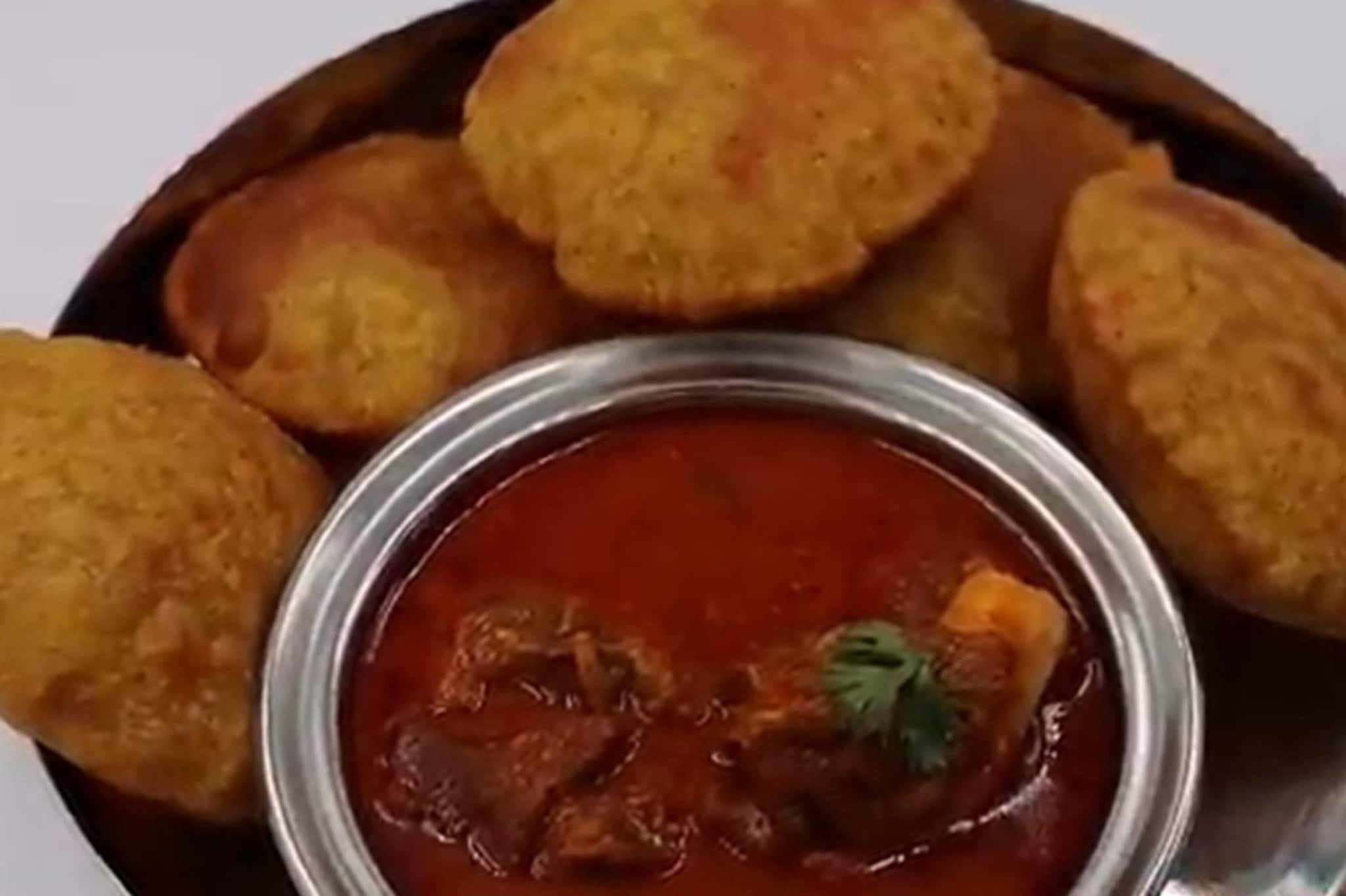Mutton Recipe : अचानक पाहुणे आले; कोणत्याही तयारीशिवाय असे झटपट बनवा मटण-वडे