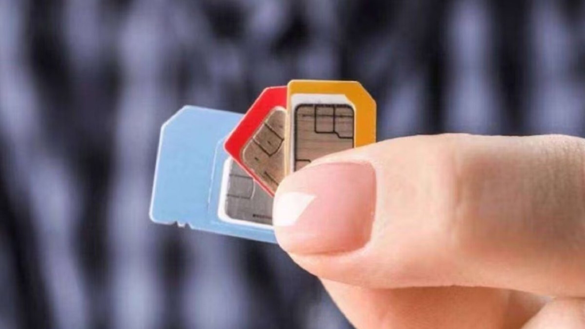 मोबाईल यूझर्स सावधान! 2026 मध्ये बदलणार SIM चे नियम, पाहा तुमच्यावर काय होणार परिणाम