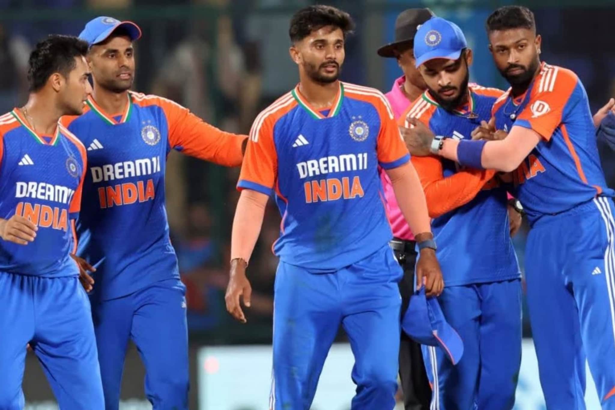 VIDEO : W,W,W...टीम इंडियातून बाहेर काढताच धुमाकूळ, गंभीरचा सगळा राग मैदानावर का VIDEO : W,W,W...टीम इंडियातून बाहेर काढताच धुमाकूळ, गंभीरचा सगळा राग मैदानावर का