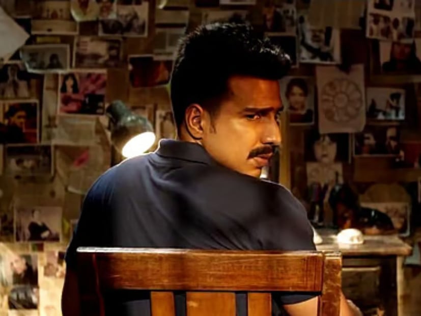  गेल्या काही वर्षांत सस्पेन्स आणि रोमांचाने भरलेल्या चित्रपटांची प्रेक्षकसंख्या मोठ्या प्रमाणात वाढली आहे आणि म्हणूनच या प्रकारचे चित्रपटही आता मोठ्या प्रमाणात बनत आहेत. ओटीटीवर अनेक सस्पेन्स-थ्रिलर चित्रपट उपलब्ध आहेत, ज्यांची कथा इतकी प्रभावी आहे की प्रेक्षक आपोआप या गुंतून जातो.