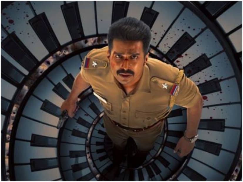  जर तुम्हीही अशा चित्रपटांचे चाहते असाल, तर आज आम्ही तुम्हाला अशा एका सायकोलॉजिकल थ्रिलरबद्दल सांगणार आहोत, ज्यातील प्रत्येक सीन सस्पेन्स आणि रोमांचाने परिपूर्ण आहे आणि क्लायमॅक्स तर इतका भन्नाट आणि अनपेक्षित आहे की पाहून जणू 440 व्होल्टचा धक्का बसतो. 'रत्सासन' असं या चित्रपटाचं नाव आहे. 2018 मध्ये हा चित्रपट प्रेक्षकांच्या भेटीला आला होता.