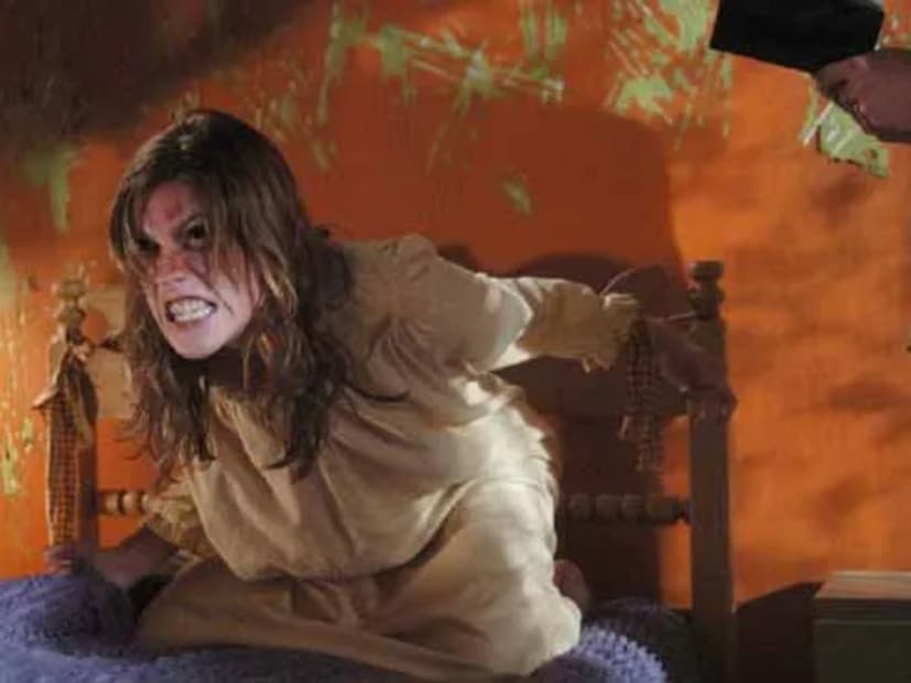  ओटीटीवरील एक हॉरर फिल्म 20 वर्षांपूर्वी प्रेक्षकांच्या भेटीला आली होती. या चित्रपटाने प्रेक्षकांना चांगलच घाबरवलं. सत्य घटनेवर आधारित हा चित्रपट आहे. ओटीटीवरुन लवकरच हा चित्रपट हटवण्यात येणार आहे.