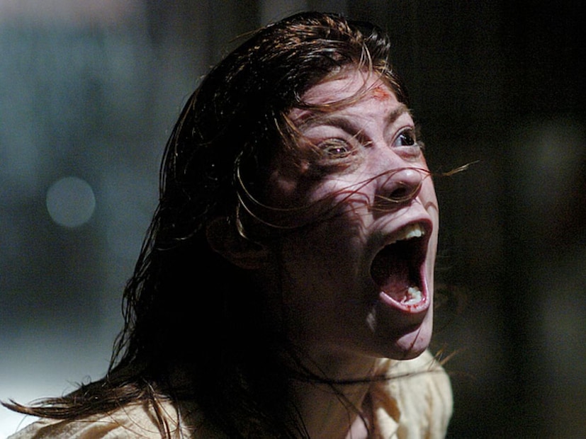  गेल्या काही वर्षांत घरबसल्या ओटीटीवर सिनेमे आणि वेब सीरिज पाहायला प्रेक्षक पसंती दर्शवत आहेत. त्यामुळे घरबसल्या हॉरर कंटेंट पाहण्यावर प्रेक्षकांचा कल वाढतो आहे. ओटीटीवरील एक खतरनाक सुपरहिट हॉरर फिल्म लवकरच निरोप घेणार आहे. त्यामुळे 31 डिसेंबर आधी ही फिल्म पाहून घ्या.