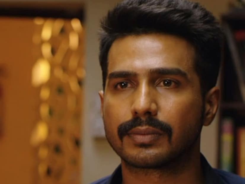  विष्णु विशाल अभिनीत 'रत्सासन' या सायकोलॉजिकल थ्रिलरची सुरुवात दोन वृद्धांपासून होते. ज्यांना 15 वर्षांच्या संयुक्ता नावाच्या मुलीचा मृतदेह सापडतो. याच दरम्यान एन्ट्री होते मनोरुग्णांवर चित्रपट बनवण्याची इच्छा असलेल्या पण कुटुंबाच्या दडपणाखाली पोलीस सब-इन्स्पेक्टर बनलेल्या अरुणची. अरुण आपली बहिण कोकिला, डॉस आणि भाची अम्मूसोबत राहायला लागतो. तेव्हाच कथेत अमुधा नावाच्या मुलीची एन्ट्री होते. जी अचानक गायब होते. अरुण तिच्या केसची चौकशी करतो आणि त्याचा धागा संयुक्ताच्या केसशी जोडला जातो. कथा पुढे जात असताना चित्रपटात एक असा ट्विस्ट येतो जो अत्यंत भयानक आणि अंगावर शहारे आणणारा आहे. चित्रपटातील हा सीन पाहून तुम्हाला 440 व्होल्टचा धक्का बसेल.