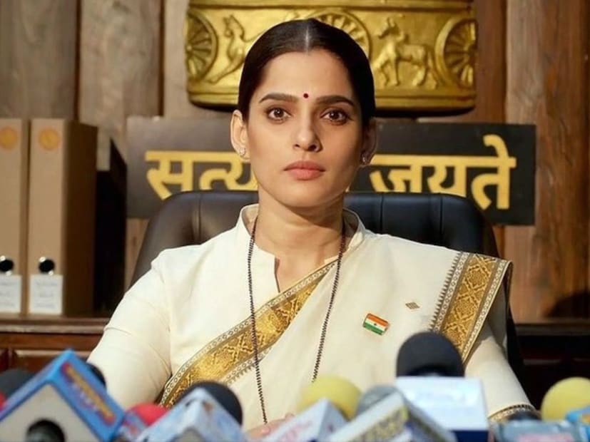  प्रिया बापट (Priya Bapat) : छोटा पडदा, रुपेरी पडदा गाजवत असताना मराळमोठी अभिनेत्री प्रिया बापट ओटीटीवरदेखील आपली वेगळी ओळख निर्माण करण्यात यशस्वी ठरली आहे. 39 वर्षीय प्रिया बापटचे ओटीटीवर 'सिटी ऑफ ड्रीम्स', 'अंधेरा' आणि 'जवान है' यासारख्या सीरिज रिलीज झाल्या आहेत. तर 'कोस्टाओ' हा चित्रपटही रिलीज झाला आहे.