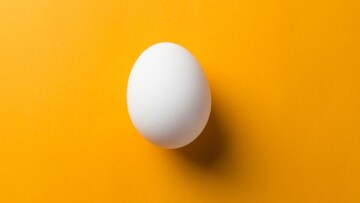 फक्त एकच अंडं, त्यापासून 4 जणांचं जेवण कसं करायचं? अंड्याची भन्नाट रेसिपी