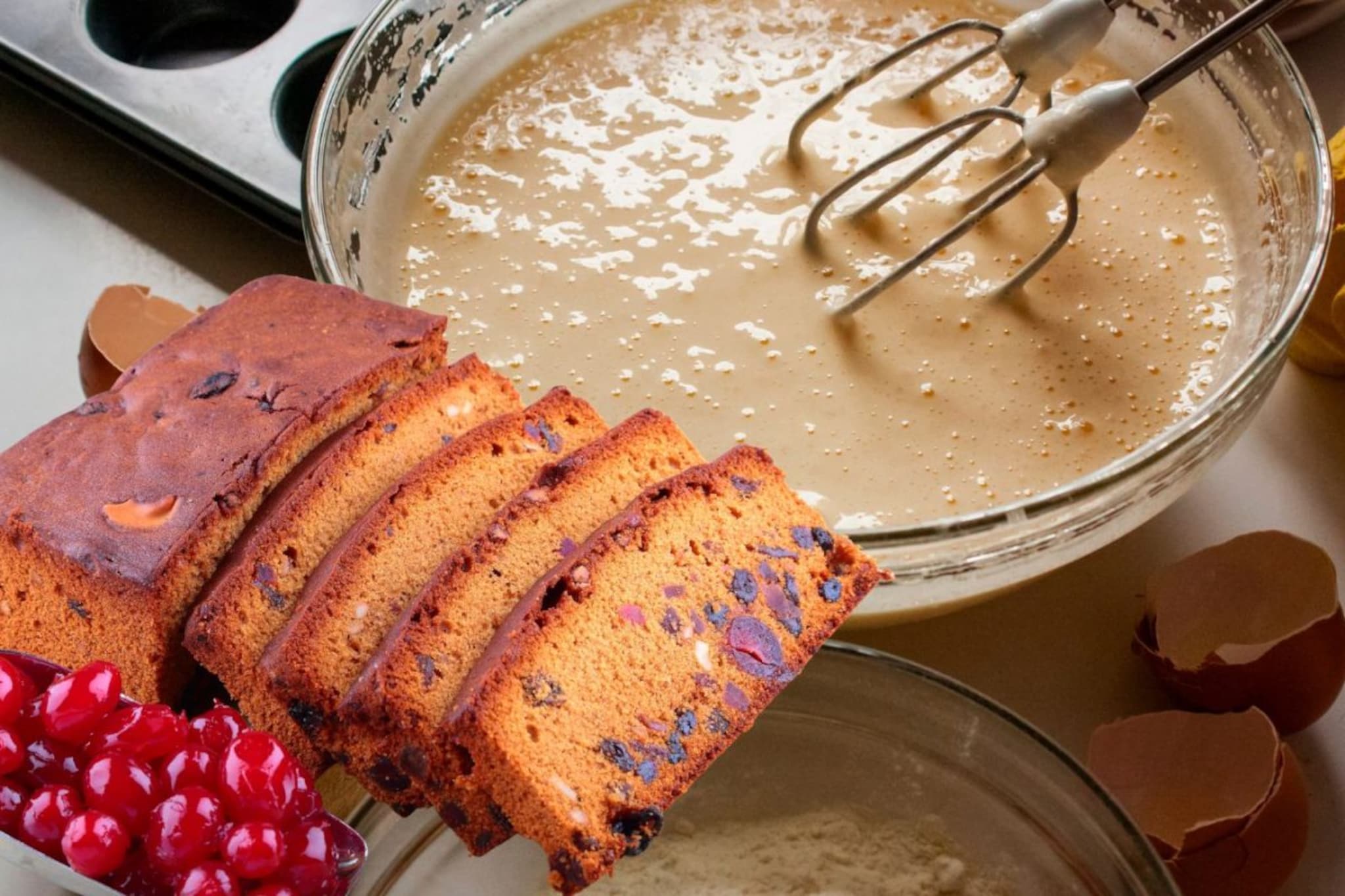 घरी बनवा बेकरीला टक्कर देणारा प्लम केके, चव अशी की घरचे म्हणतील, 'अरे, व्वा!'