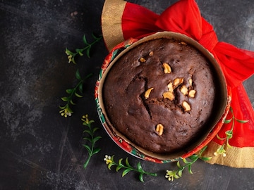 घरी बनवा बेकरीला टक्कर देणारा प्लम केके, चव अशी की घरचे म्हणतील, 'अरे, व्वा!' घरी बनवा बेकरीला टक्कर देणारा प्लम केके, चव अशी की घरचे म्हणतील, 'अरे, व्वा!'