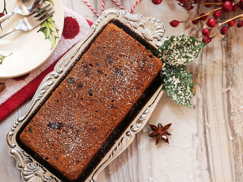 चला तर, आता पाहूया घरच्या घरी परफेक्ट प्लम केक कसा बनवायचा.