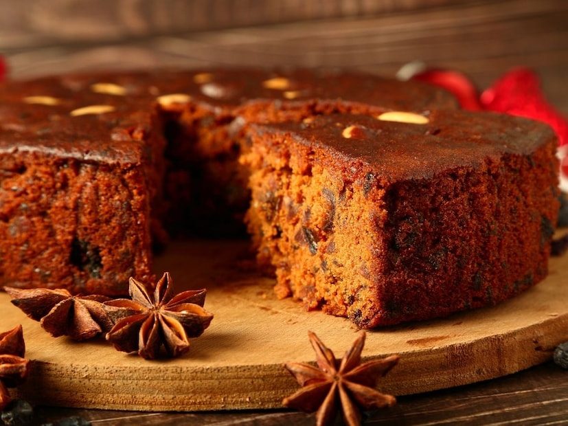 घरचा प्लम केक हा फक्त गोड पदार्थ नसून, कुटुंबाने एकत्र बनवण्याचा आणि खाण्याचा आनंद आहे. साध्या पद्धतीने, थोड्या संयमाने आणि साहित्यांच्या जादूने आपण सहजपणे हॉटेलसारखा Delicious प्लम केक घरच्या ओव्हनमध्ये किंवा कढईतही तयार करू शकतो.