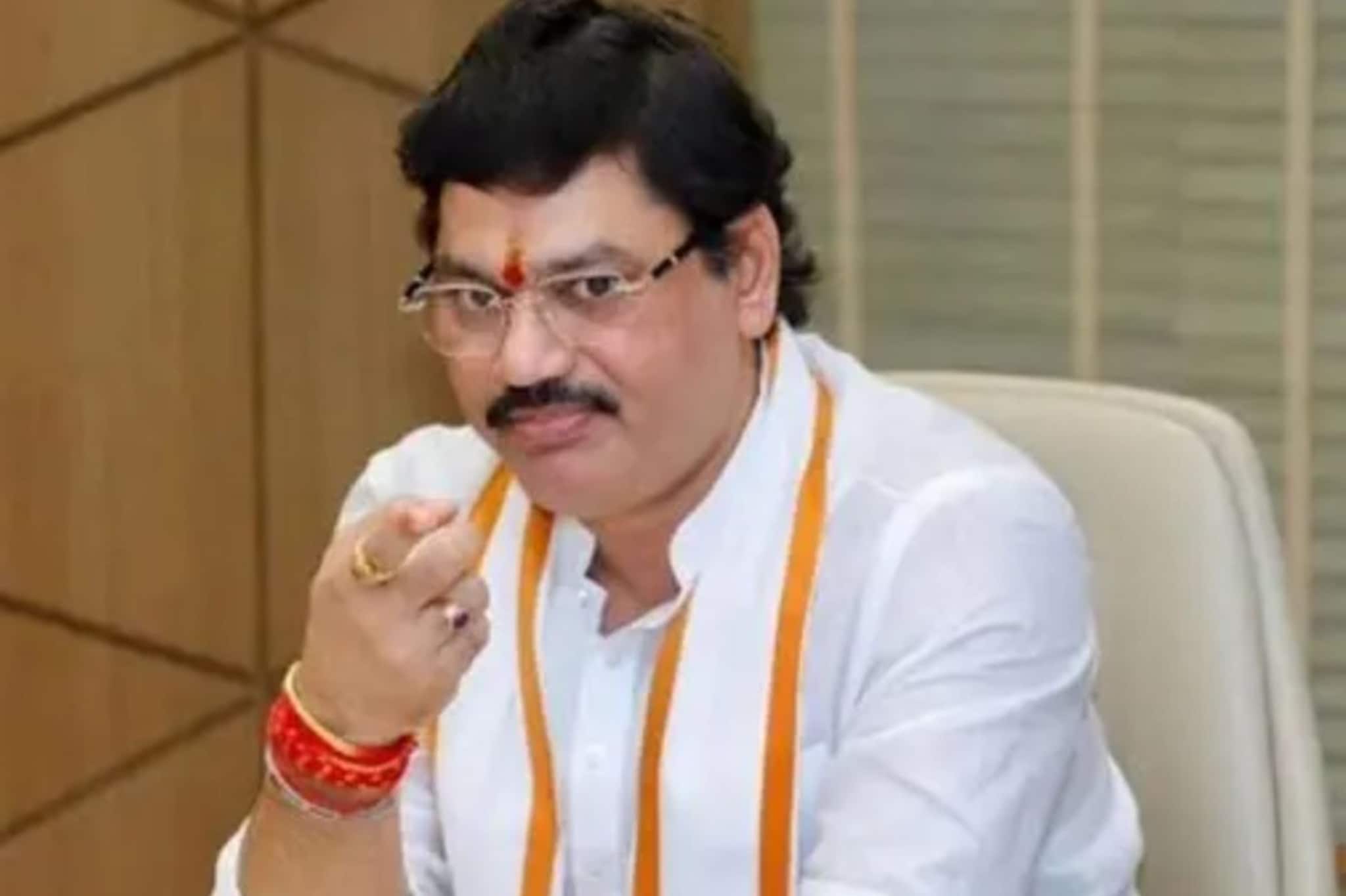 ऐन निवडणुकीच्या धामधुमीत धनंजय मुंडेंना मोठा दिलासा