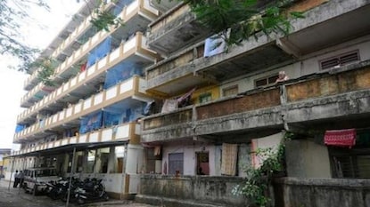 Affordable Housing For Police: राज्य सरकारकडून पोलिसांना विशेष भेट, कमी किंमतीत 'या' ठिकाणी देणार हक्काची घरं Affordable Housing For Police: राज्य सरकारकडून पोलिसांना विशेष भेट, कमी किंमतीत 'या' ठिकाणी देणार हक्काची घरं