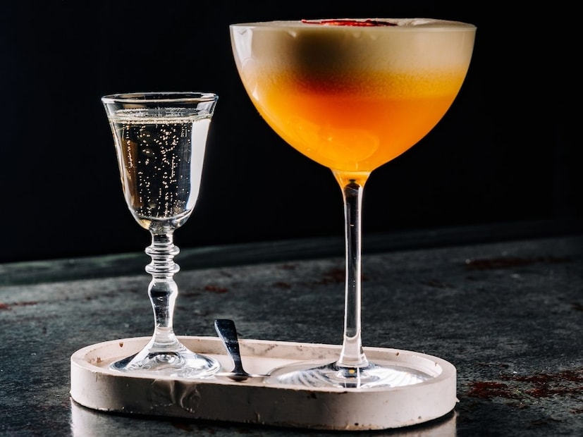 पॉर्न स्टार मार्टिनी ही व्होडका आणि विविध रसांपासून बनवलेली कॉकटेल आहे. यात पॅशन फ्रूटचा स्वाद असतो. ती व्हॅनिला, पॅशन फ्रूट लिकर, पॅशन फ्रूट प्युरी, लिंबाचा रस आणि स्पार्कलिंग वाइन वापरून बनवली जाते.