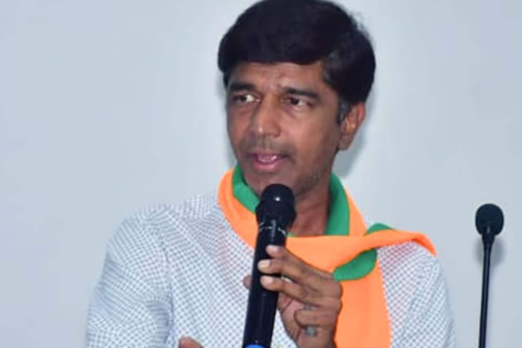 Prashant Bamb BJP : ''...तर प्रशांत बंब यांना काळं फासल्याशिवाय राहणार नाही'', भाजप नेत्यानंच दिला इशारा Prashant Bamb BJP : ''...तर प्रशांत बंब यांना काळं फासल्याशिवाय राहणार नाही'', भाजप नेत्यानंच दिला इशारा