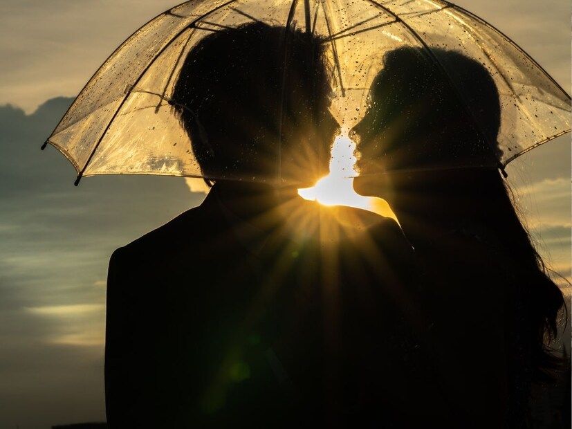 26 वर्षांचा करिअप्पा मदिवाल हनुमानहट्टी आणि 19 वर्षांची कविता पावडेप्पा मदिवाल हे कपल, 5 महिन्यांपूर्वी त्यांचा साखरपुडा झाला. 21 डिसेंबरला त्यांचं लग्न होतं. दोन्ही कुटुंबाची लग्नाची तयारी सुरू होती. कपलने प्री-वेडिंग फोटोशूट केलं.