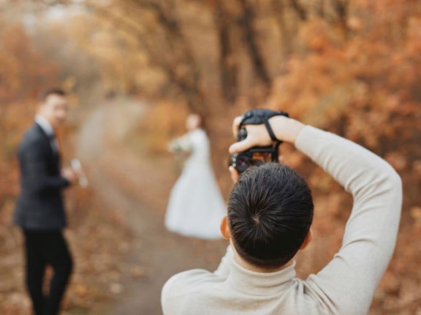 होस्पेटमधील मुनीराबाद येथील पंपवन येथील तलावावर ते गेले होते. तिथं त्यांचे फोटोशूट झालं होतं. त्यानंतर ते बाईकने घरी परतत होते.