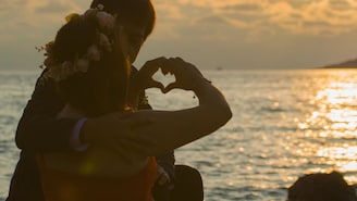 Shocking! लग्नाआधी कपलने काढले रोमँटिक फोटो, दोघांचाही मृत्यू; नेमकं काय घडलं?