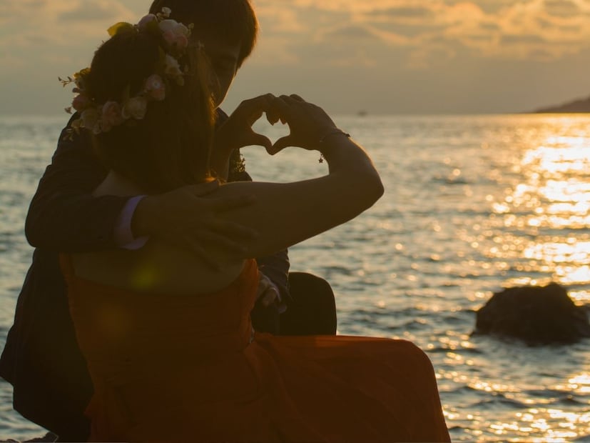 आता लग्न म्हटलं ती त्याआधी प्री-वेडिंग फोटोशूट आलंच. असंच प्री-वेडिंग फोटोशूट करणारं कपल त्यांना मृत्यूने गाठलं आहे. प्री-वेडिंग फोटोशूट केल्यानंतर दोघांचाही मृत्यू झाला आहे. कर्नाटकातील कोप्पलमधील ही धक्कादायक घटना आहे.