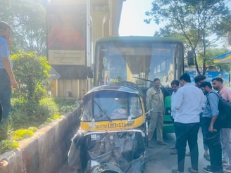 Pune Accident: पुण्याच्या नळ स्टॉप चौकात भीषण अपघात, PMPML बसची रिक्षाला धडक